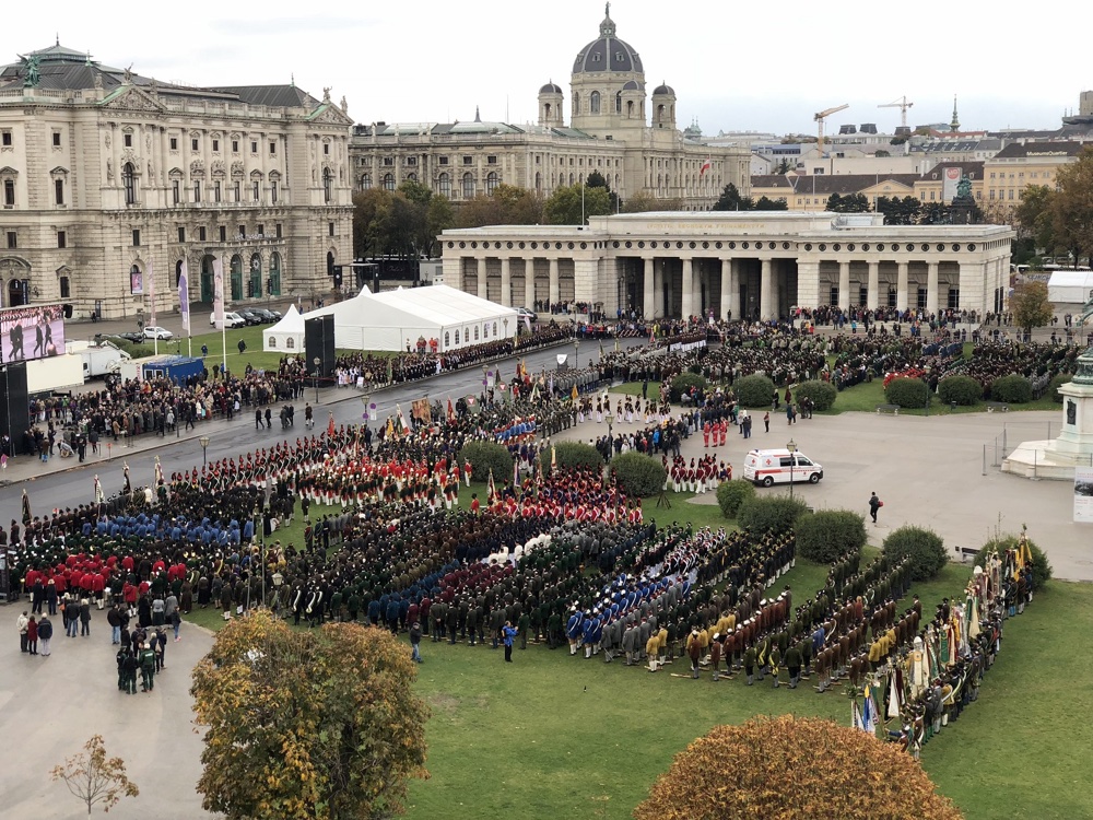 Festakt der Salzburger Schützen am Heldenplatz in Wien